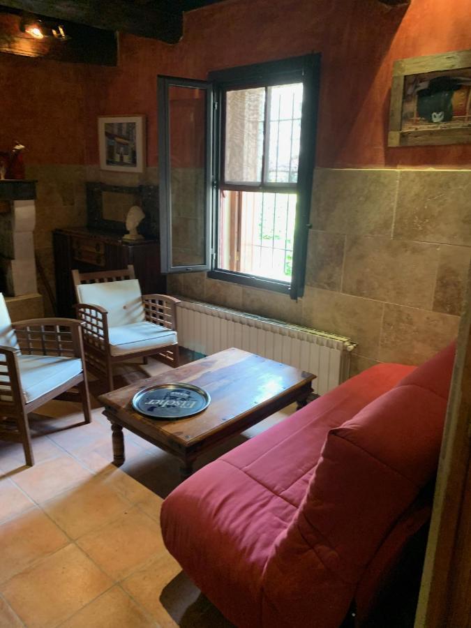 איגוס-מורטס La Maison Sur La Place מראה חיצוני תמונה