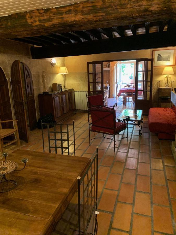 איגוס-מורטס La Maison Sur La Place מראה חיצוני תמונה