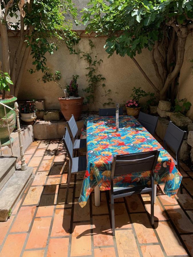 איגוס-מורטס La Maison Sur La Place מראה חיצוני תמונה