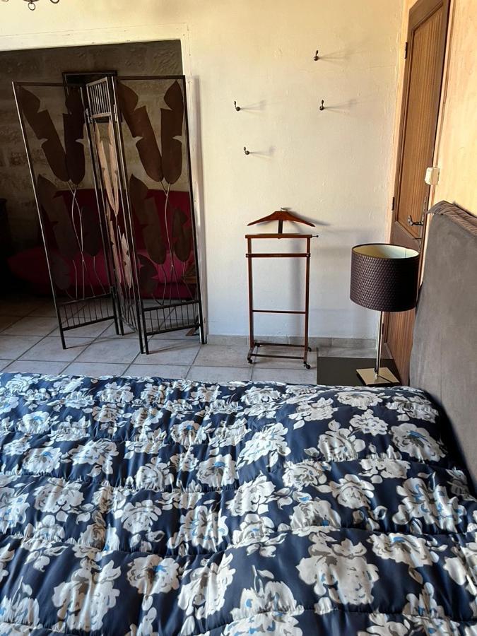 איגוס-מורטס La Maison Sur La Place מראה חיצוני תמונה