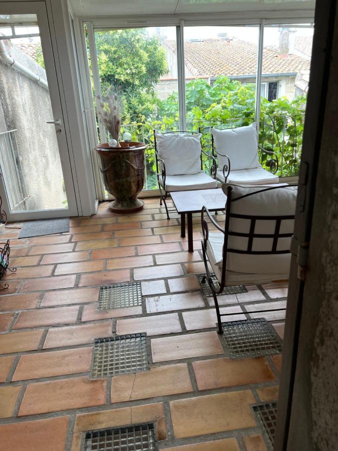איגוס-מורטס La Maison Sur La Place מראה חיצוני תמונה